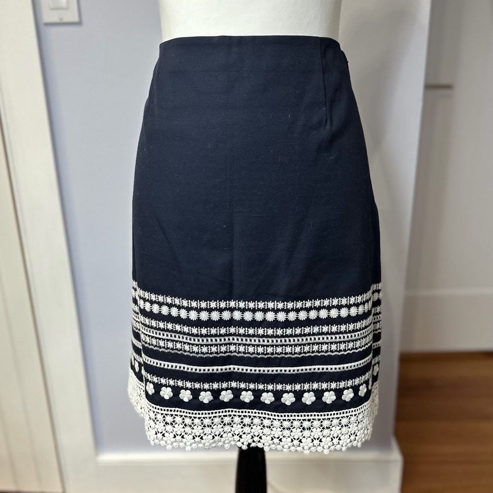Brooks Brothers Red Fleece Elegant Navy & White Women's Skirt. Size 8. Like new!